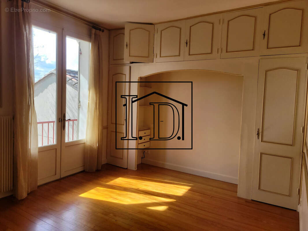 1er étage : chambre 2 - Maison à BERGERAC