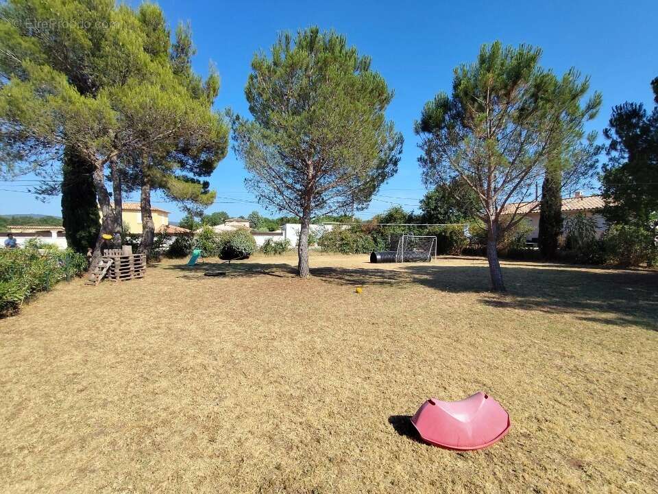 Terrain 957 m² à Vidauban  - photo 3