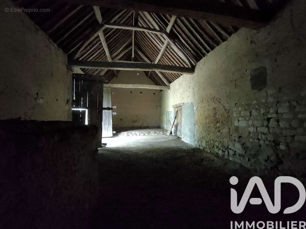 Maison 87 m² à Courgenay  - photo 4