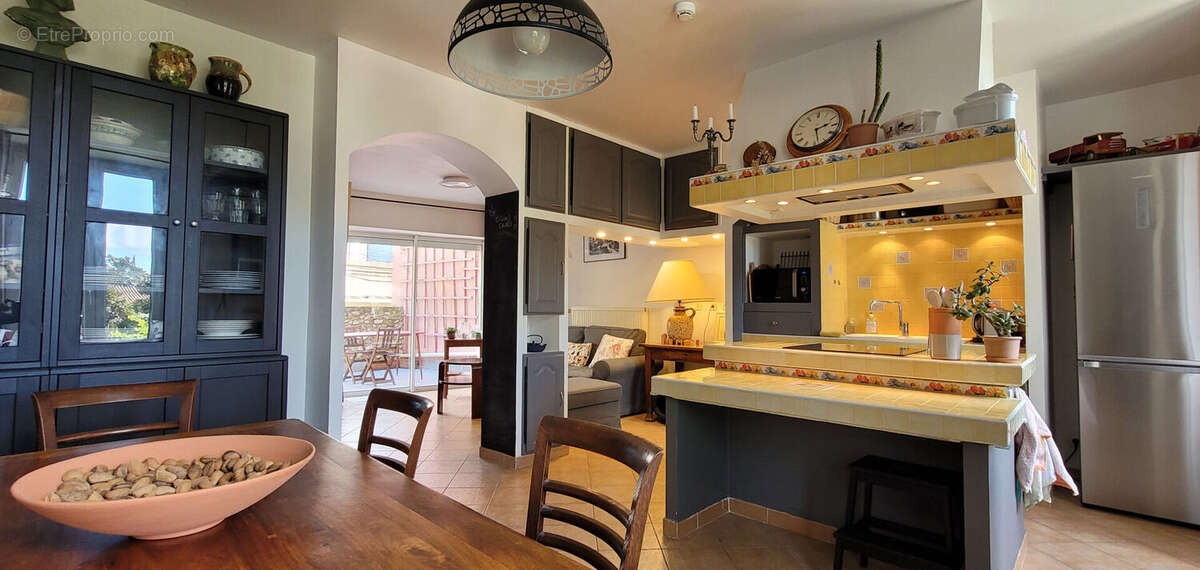 Maison de village avec terrasses et possibilité gite ou local professionnel. - photo 8