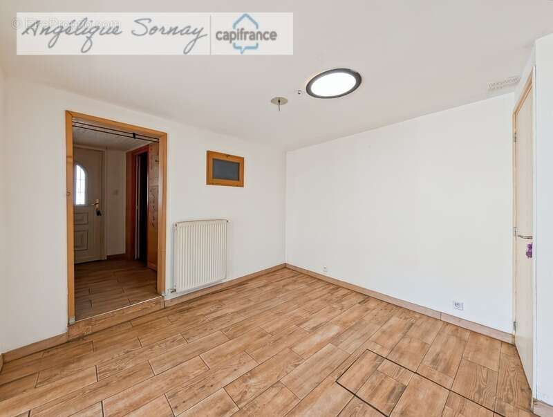 Maison mitoyenne avec potentiel – 103 m² habitables – Montrevel Morges (39320), secteur Jura - photo 4