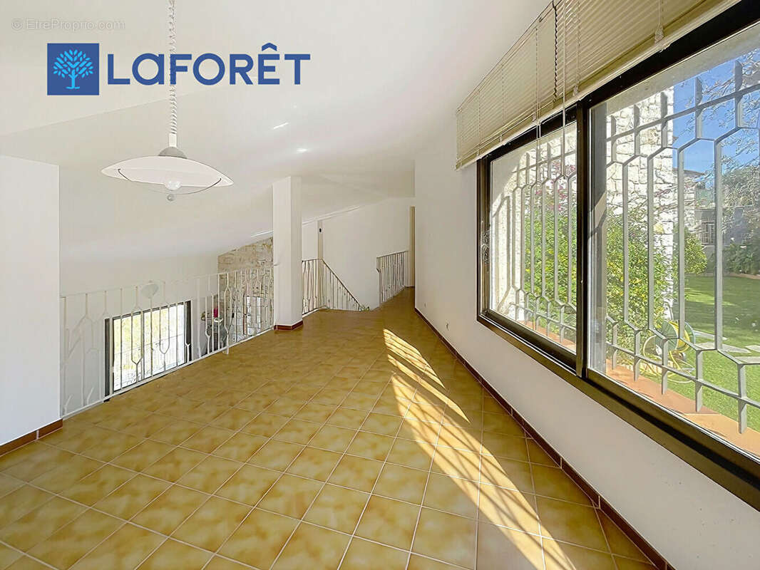 Maison Cagnes Sur Mer 10 pièce(s) 330m2 - photo 11