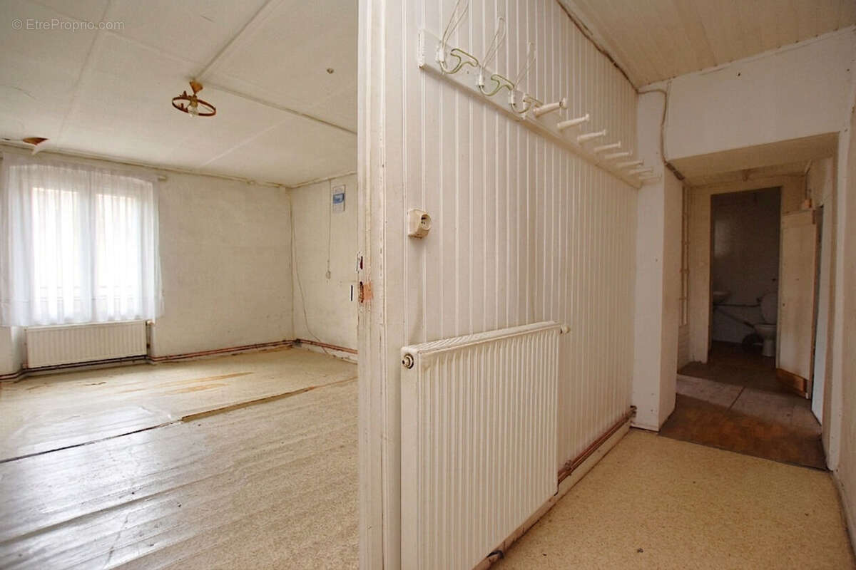 Maison Vals Pres Le Puy , 120 m² à rénover - photo 4