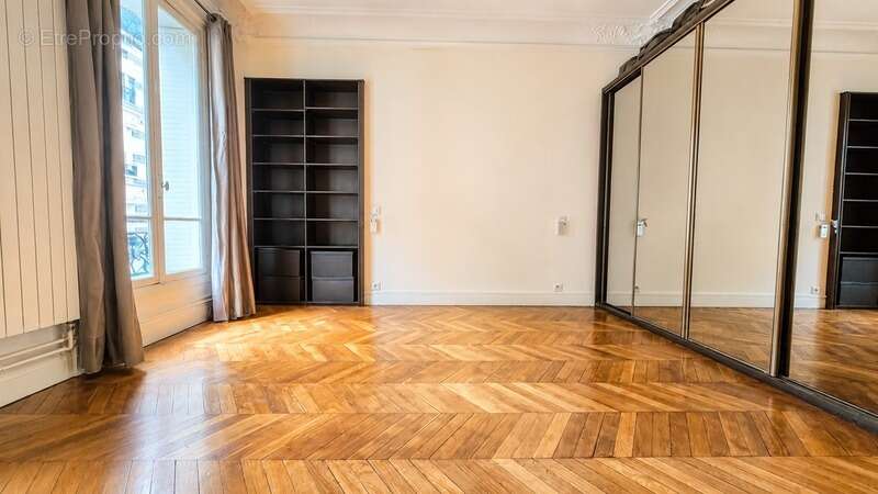 Appartement à PARIS-7E