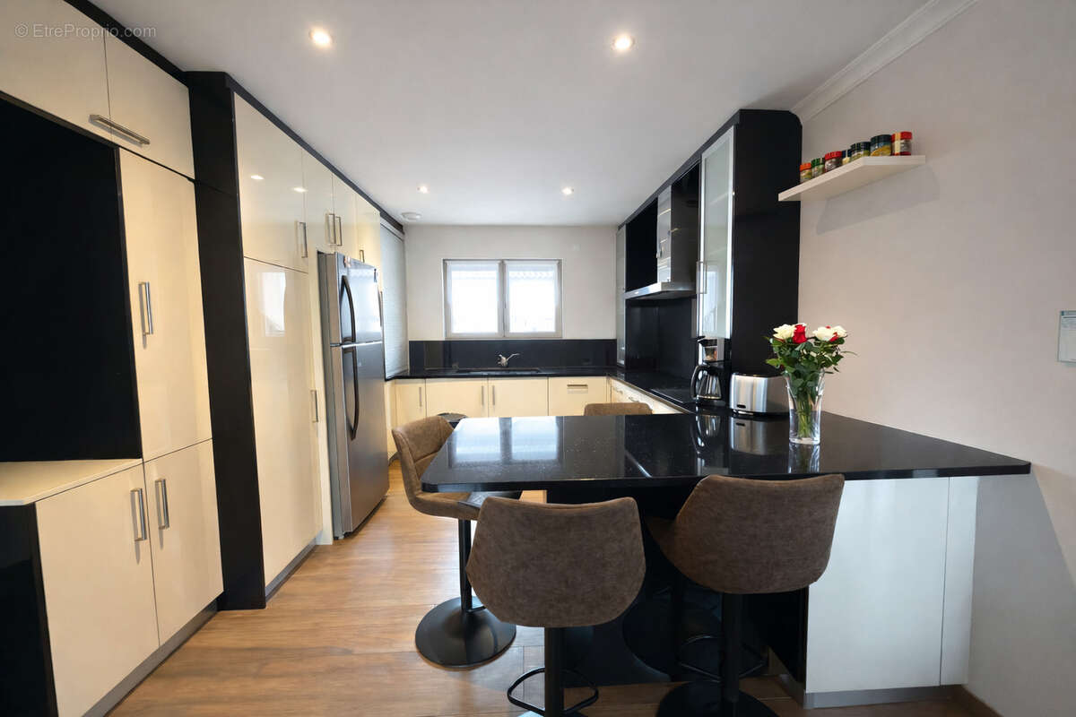 Maison à SAINT-LAURENT-DE-LA-SALANQUE