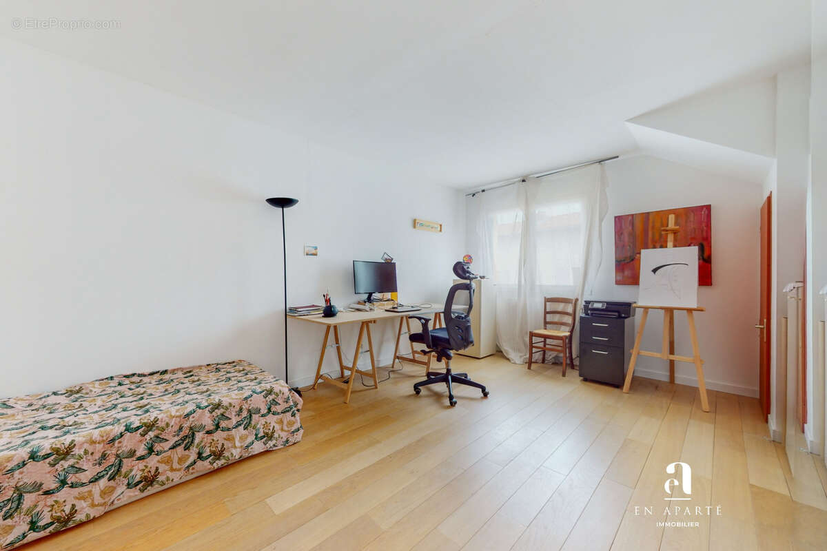 Appartement à SAINT-GENIS-LES-OLLIERES