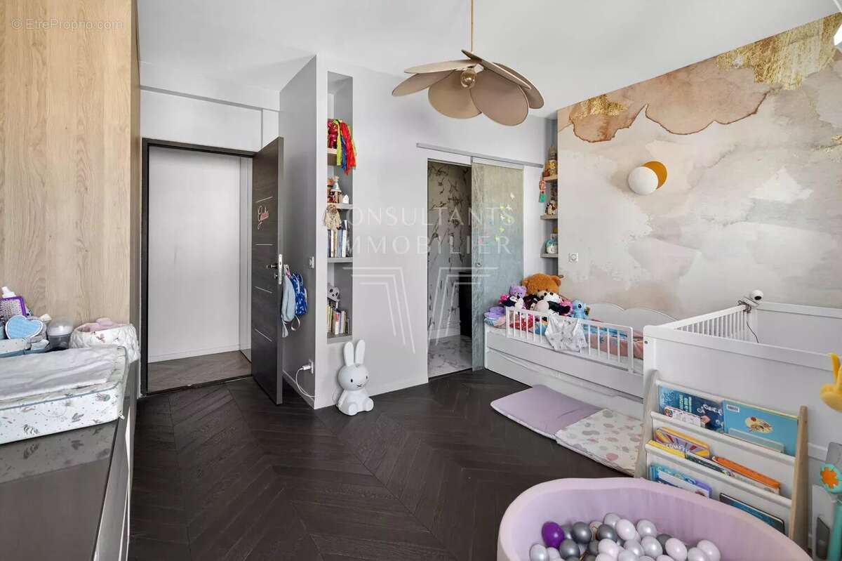 Appartement à NEUILLY-SUR-SEINE