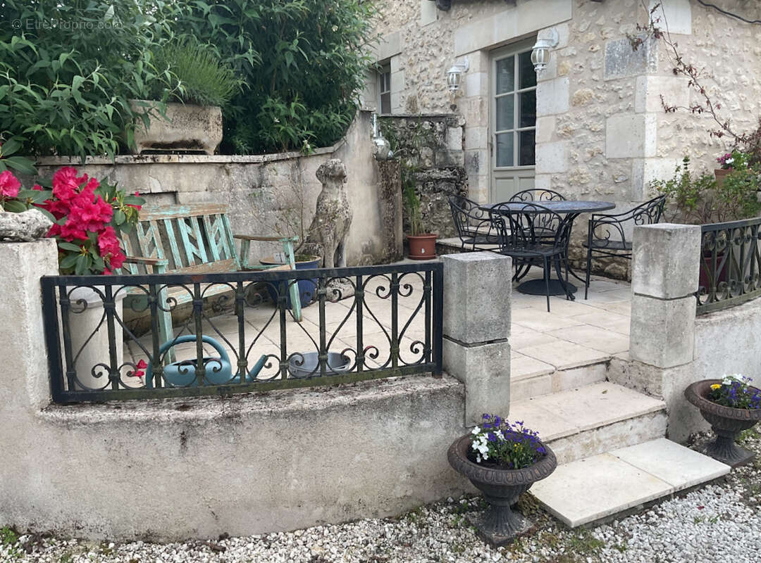 2 maisons en pierre renovée au calme, avec atelier sur terrain d'environ 1500m2 - photo 5