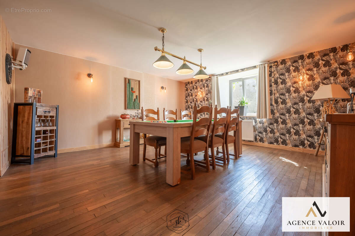A vendre_Maison rénovée 225 m2   4 chambres   Grands volumes   Dépendance et Grange 500 m2 - photo 4
