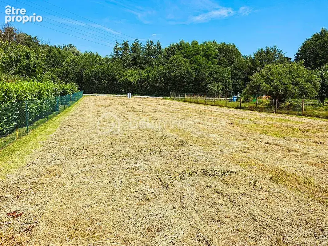 Terrain a bâtir de 600 m², sans vis-à-vis plat, clos d'un côté - photo 3