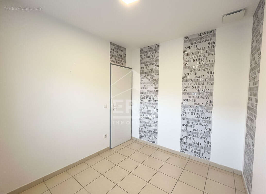 Maison à SAINT-LAURENT-DE-LA-SALANQUE