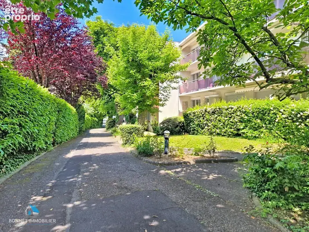 Appartement T3 avec terrasse et parking - photo 11