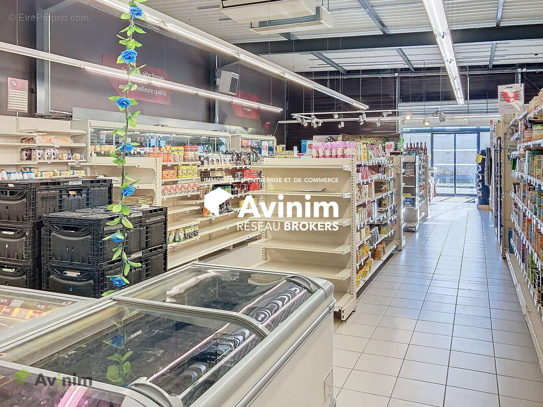 Commerce à FONTAINE-FRANCAISE