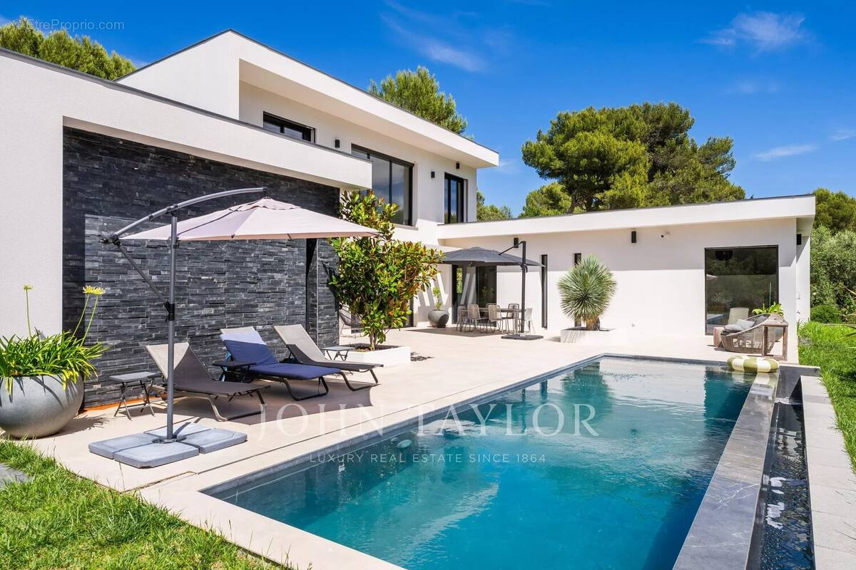 Maison à VENTABREN