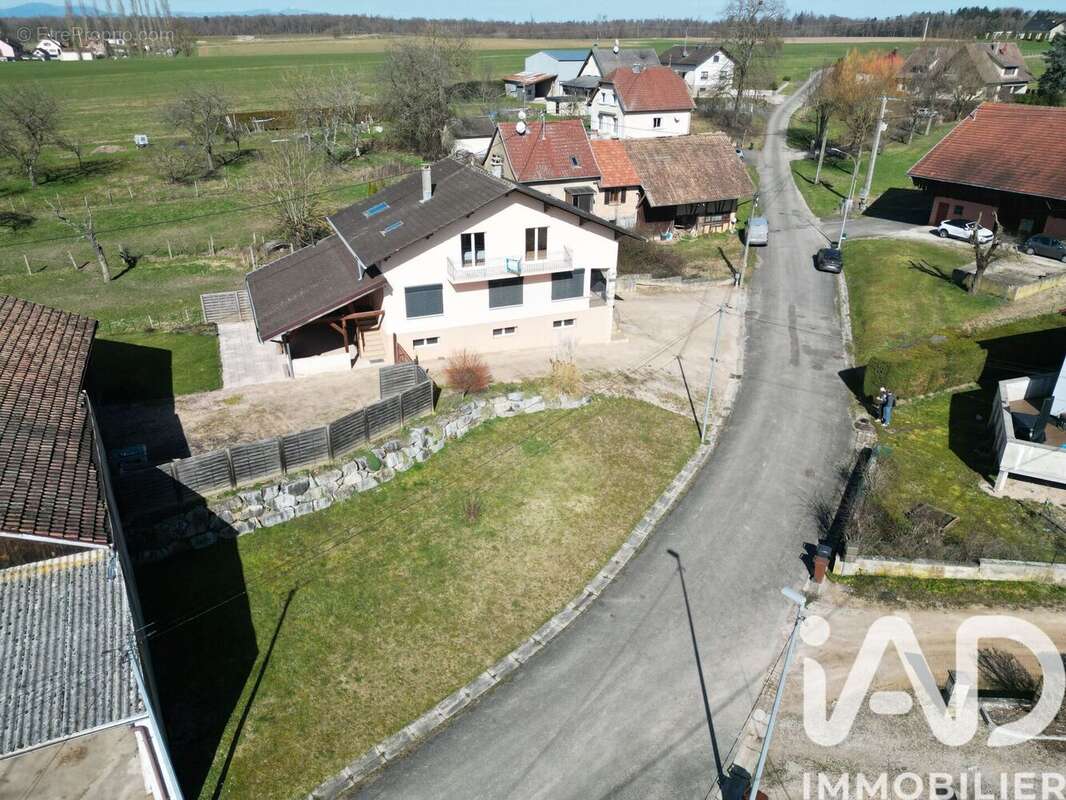 Maison 176 m² à Bisel  - photo 2