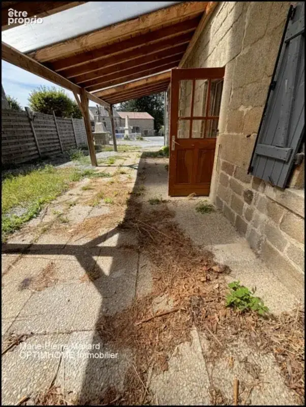 Une belle bâtisse en pierre au cœur d’un village creusois à SOUBREBOST (23) - photo 4