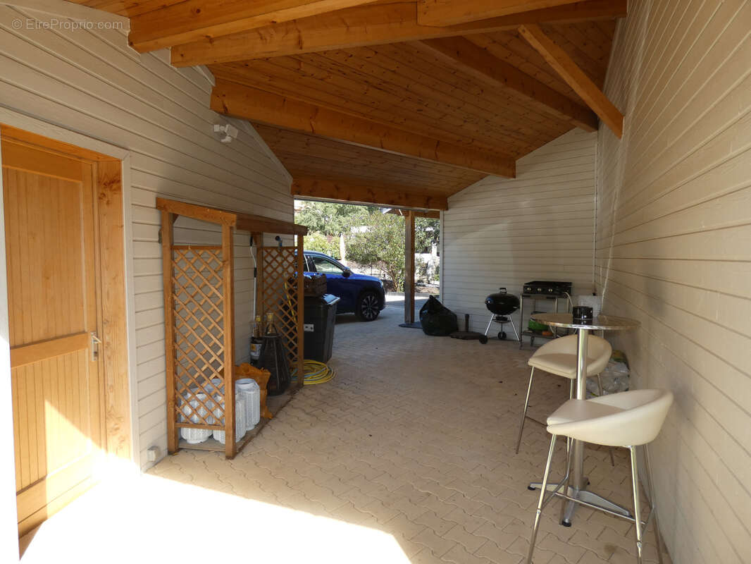 Maison à LARAGNE-MONTEGLIN