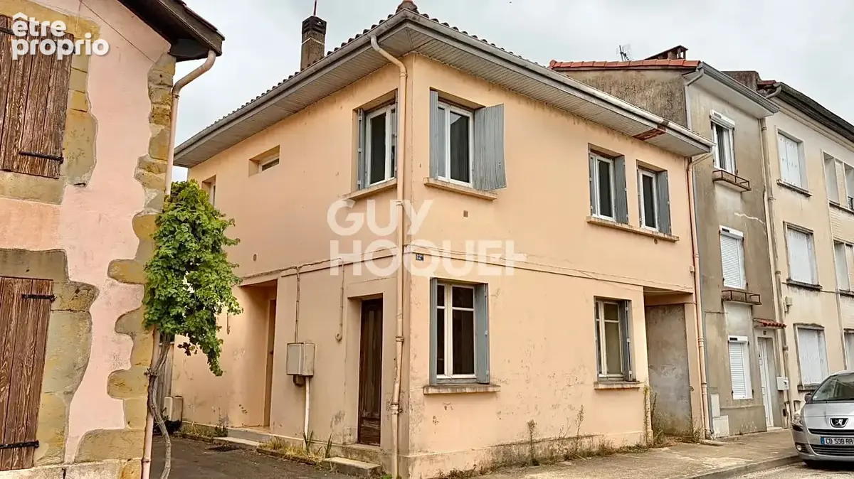 Maison en centre-ville, à rénover, 3 chambres et une cour intérieure - photo 1