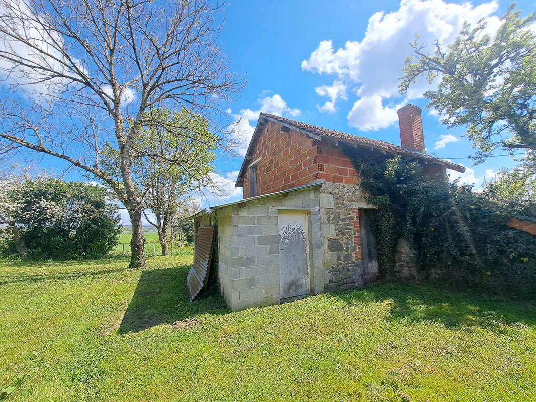 Maison à SAINT-PRIEST-DES-CHAMPS