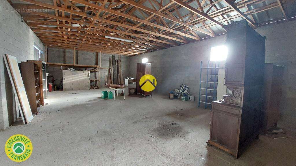 Commerce à RAVIERES