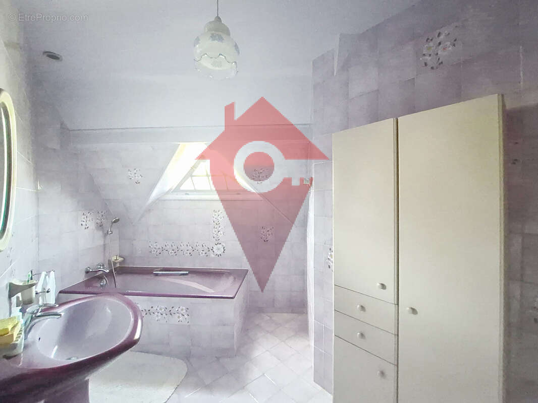 La ville-du-bois - propriété familiale de caractère - dpe c - terrain 2 460 m2 - environ 181 m2 habitables - photo 14