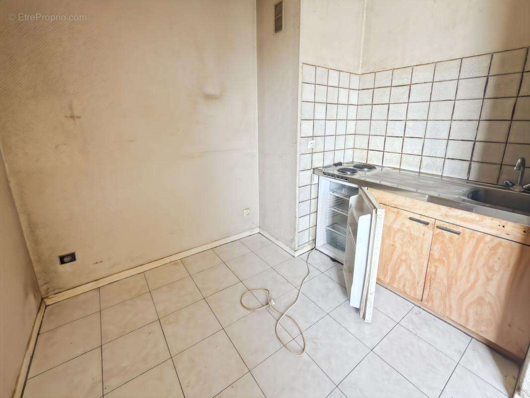  studio à rénover — fort potentiel en plein cœur de la madeleine !  - photo 4