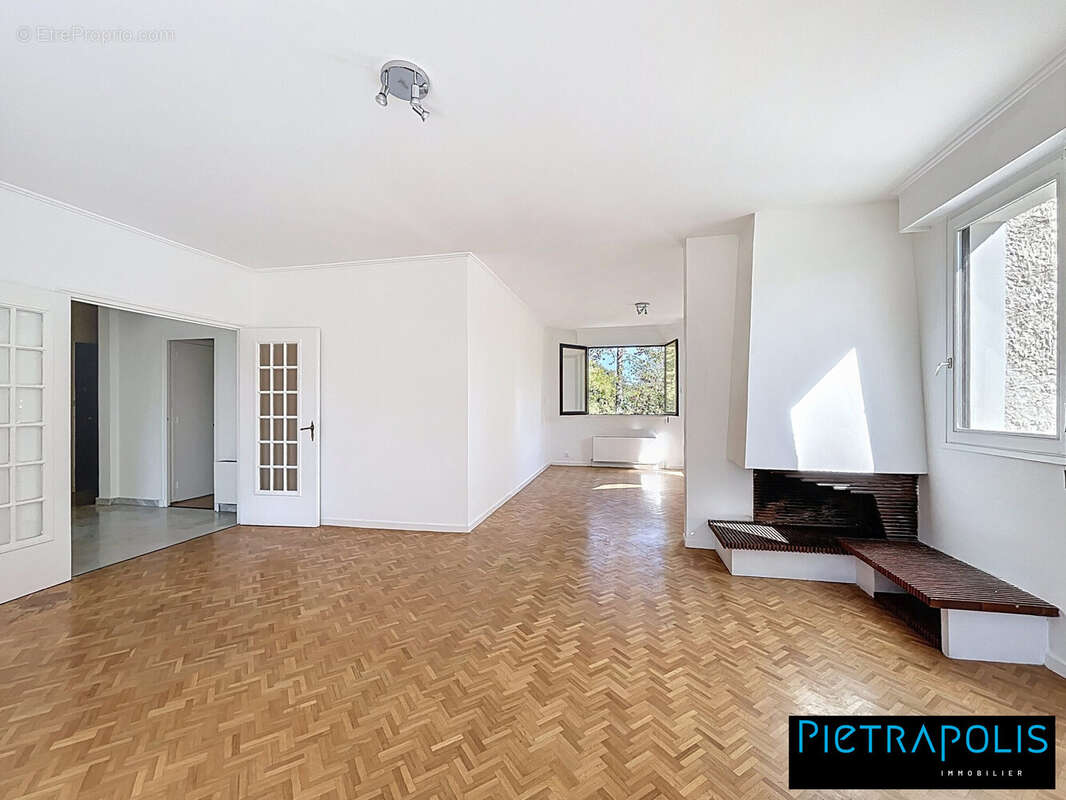 Appartement à CHARBONNIERES-LES-BAINS