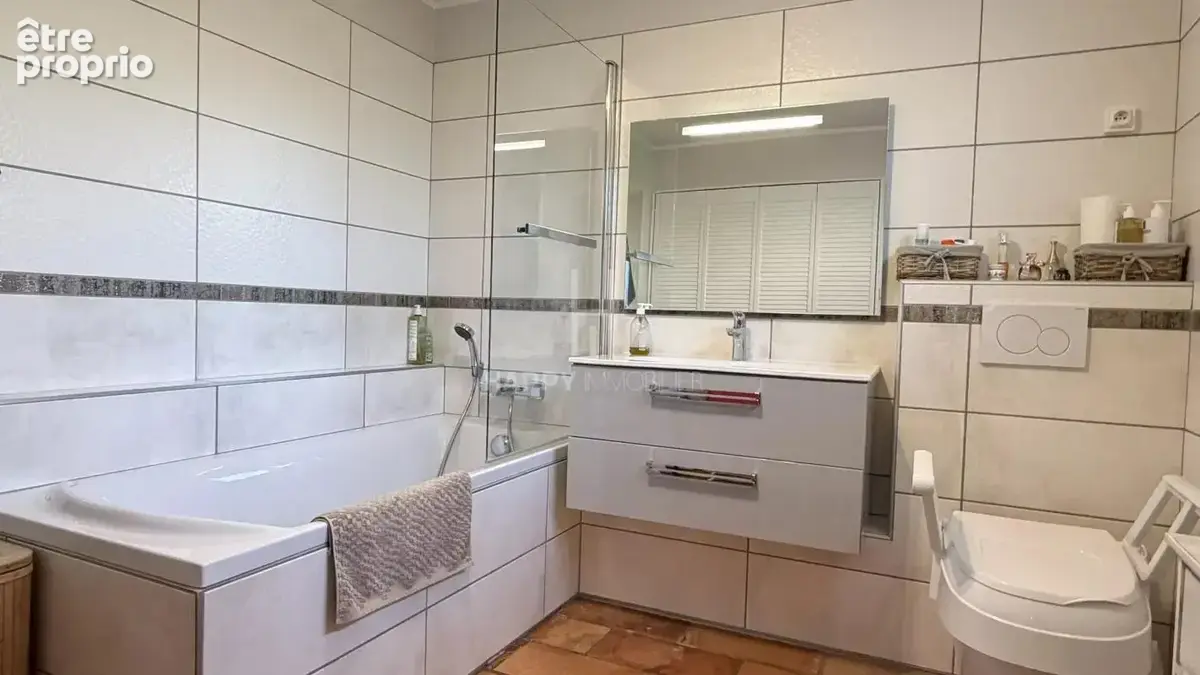 EXCLUSIVITE : Mouriès, proche village et commerces , maison de plain pied - photo 18