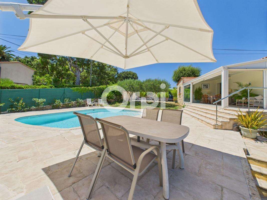 Maison à MANDELIEU-LA-NAPOULE