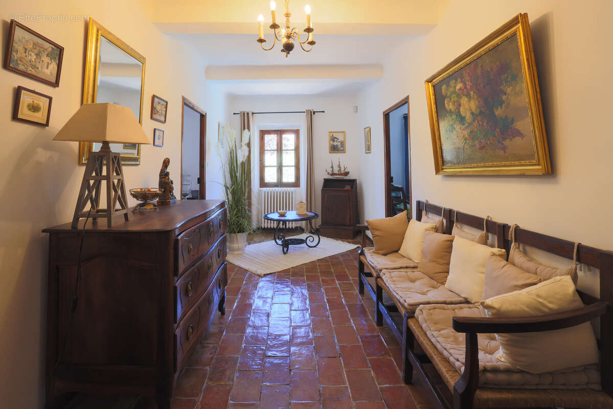 Maison à LE PUY-SAINTE-REPARADE