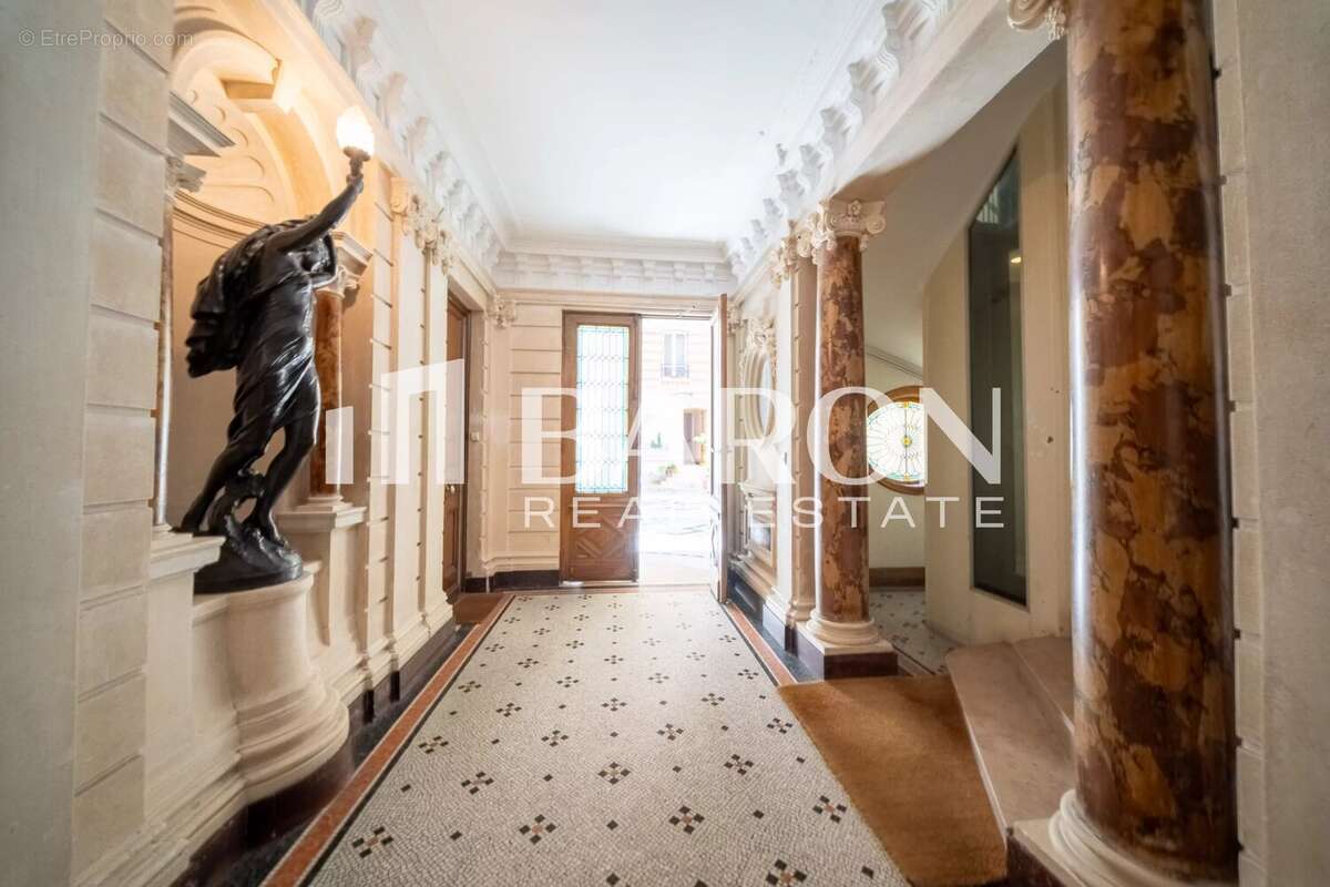 Appartement à PARIS-17E