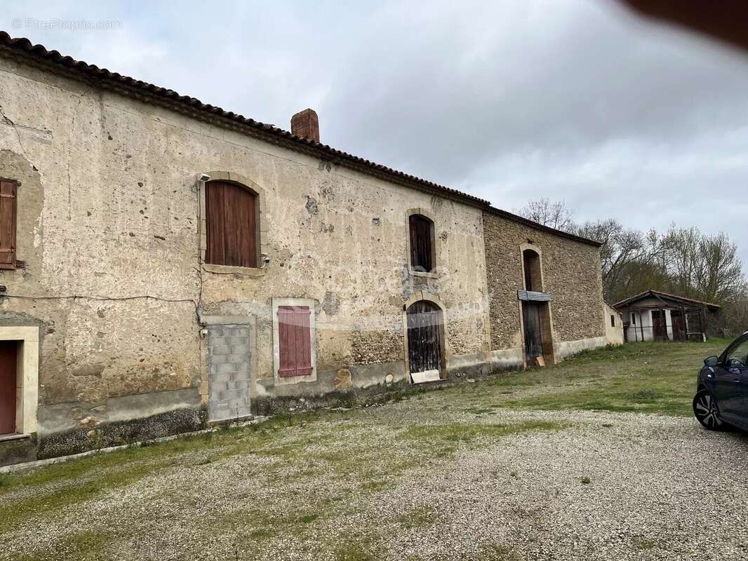 corps de ferme sur plus de 3000m² de terrain - photo 2