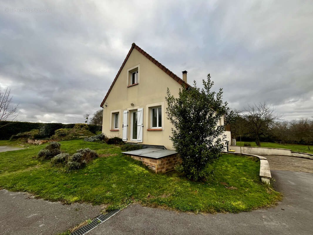 Maison à SAINT-JEAN-LES-DEUX-JUMEAUX