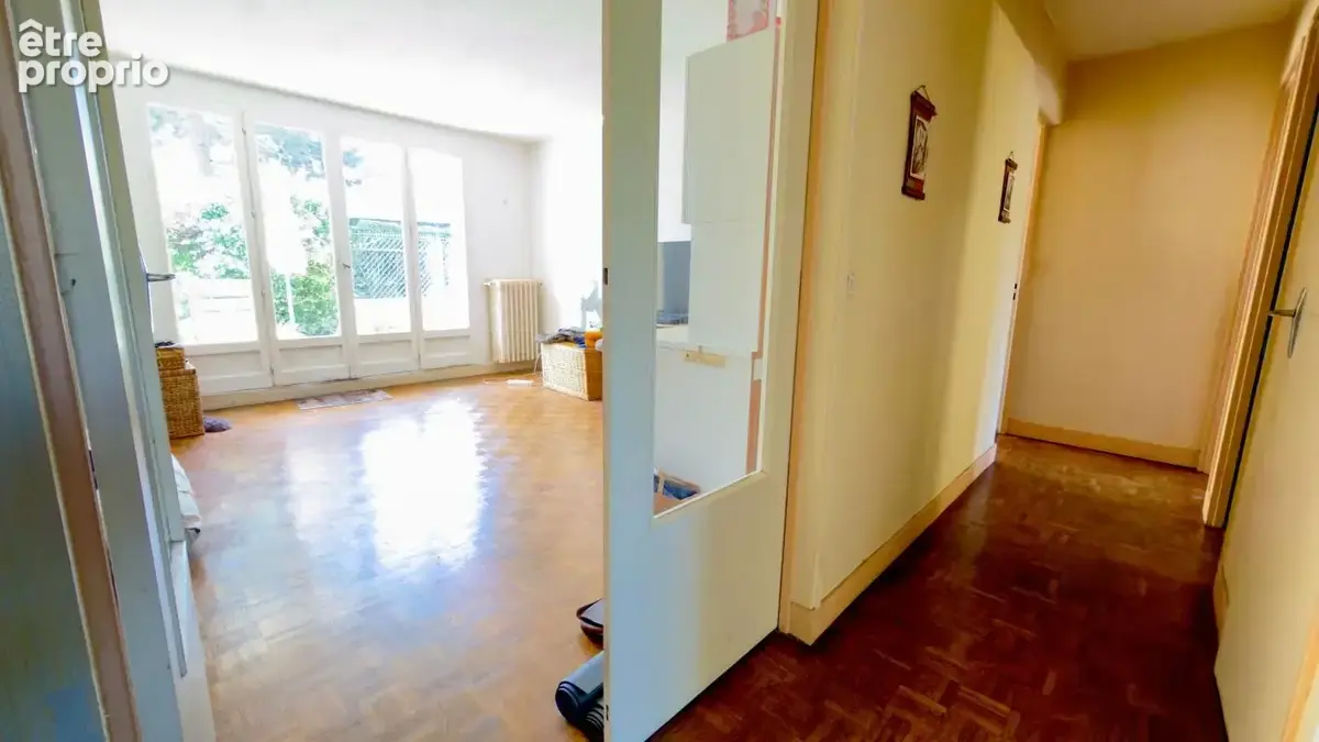 Rez de jardin  f4 -- 77 m², cave et parking au cœur du centre de neuilly plaisance (2 mn a pied) - photo 8