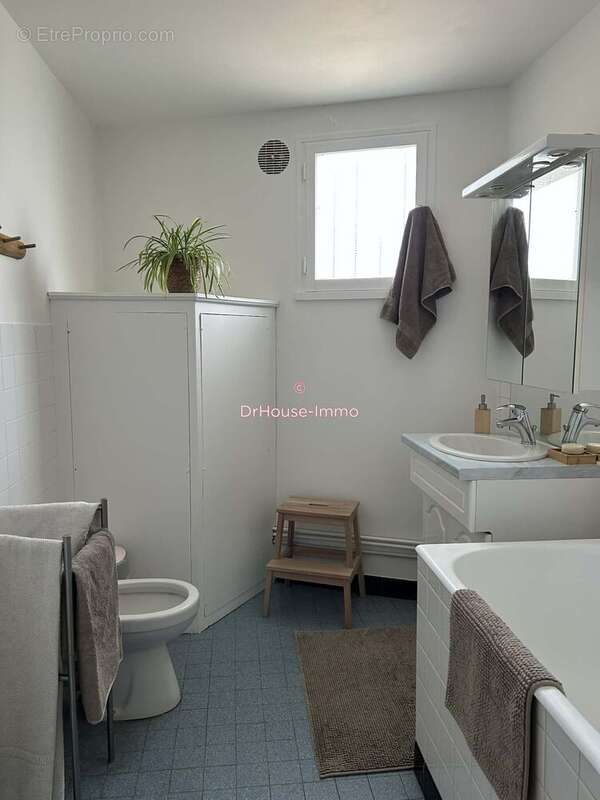 Maison 130 m² à Saint-Martial-Sur-Isop  - photo 8