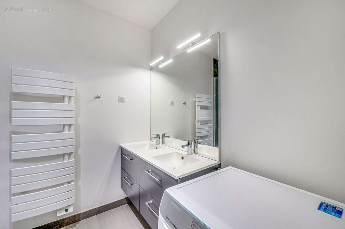 Appartement à PARIS-20E