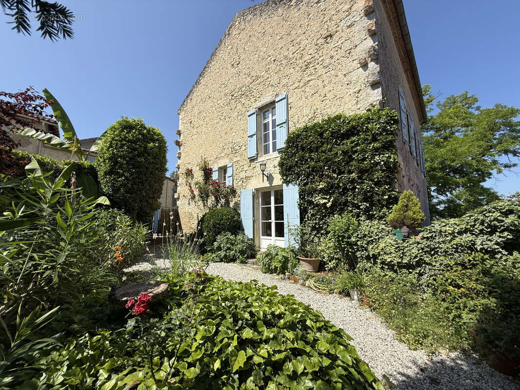 Ancien presbytère avec jardin dans le cœur du village de Montréal du Gers - photo 20