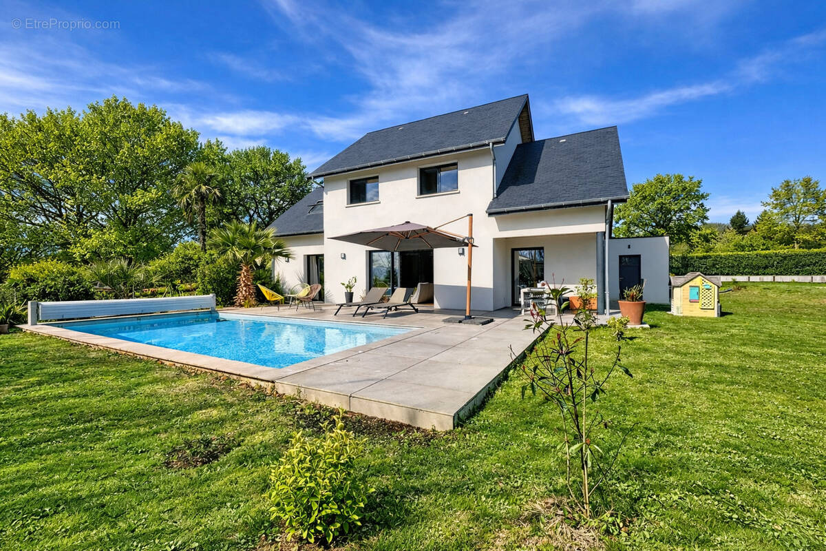 Maison à SAUVAGNON