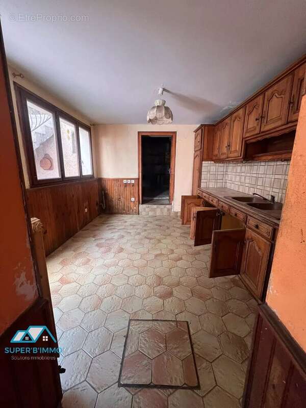 MAISON - 140 m2 - Terrain et dépendance - photo 4