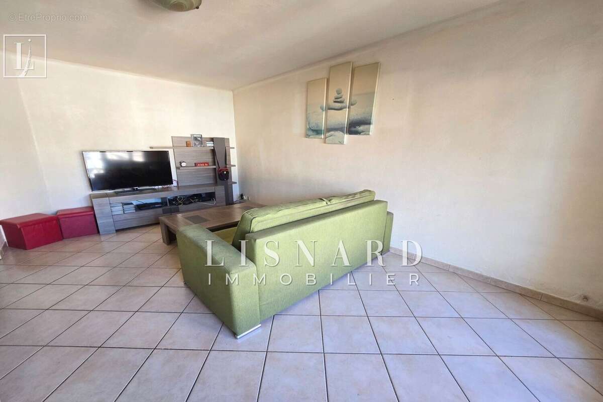 Appartement à VALLAURIS