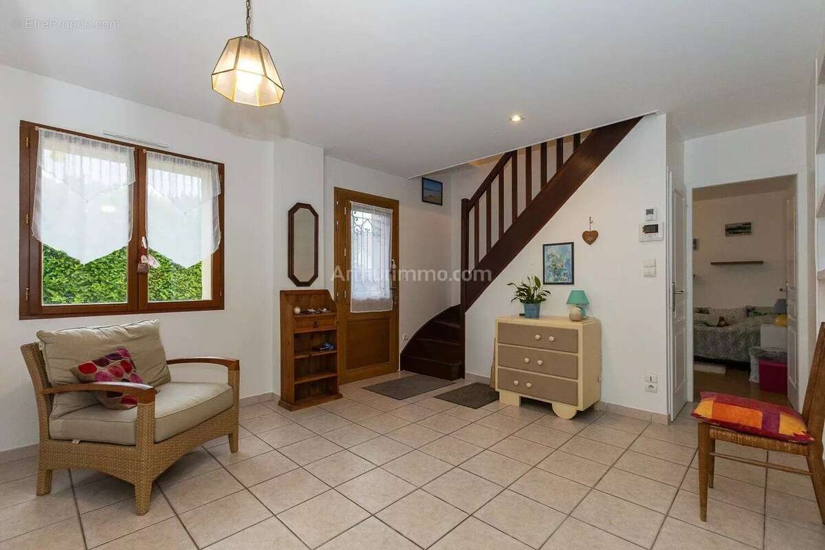 Maison à VEZERONCE-CURTIN