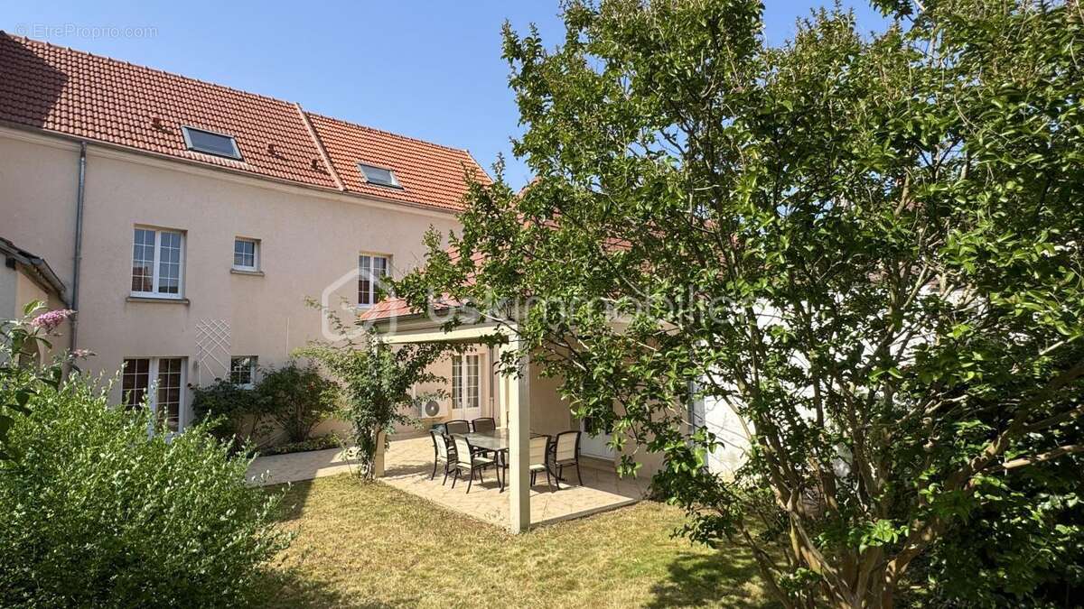 Maison à GERMIGNY-L&#039;EVEQUE