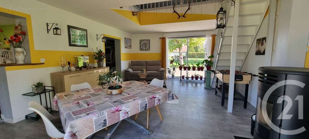Maison à SAVIGNY-EN-REVERMONT