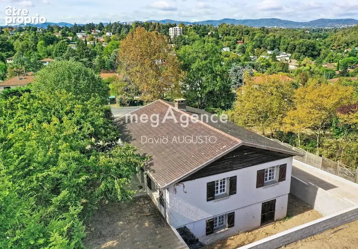 Rare à Tassin le Bourg, maison sur sous-sol complet, terrain de 900m2 - photo 11