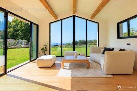 Maison à TOURRETTES-SUR-LOUP