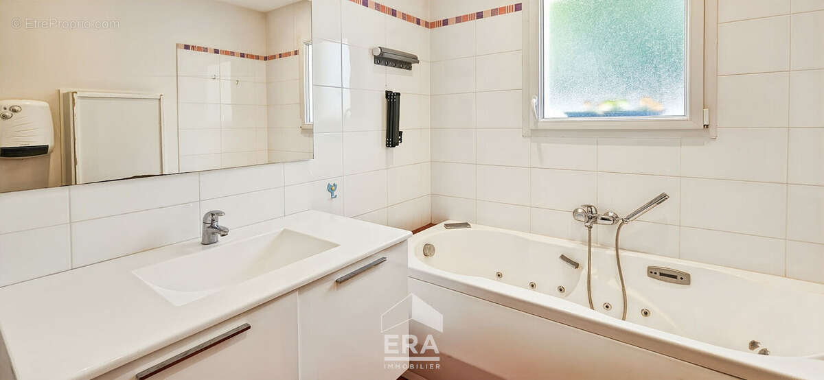 EYSINES 33320 - Maison familiale 200m²  5ch +  bureaux - 850 m² de parcelle - Calme - Garage, Jardin - photo 8