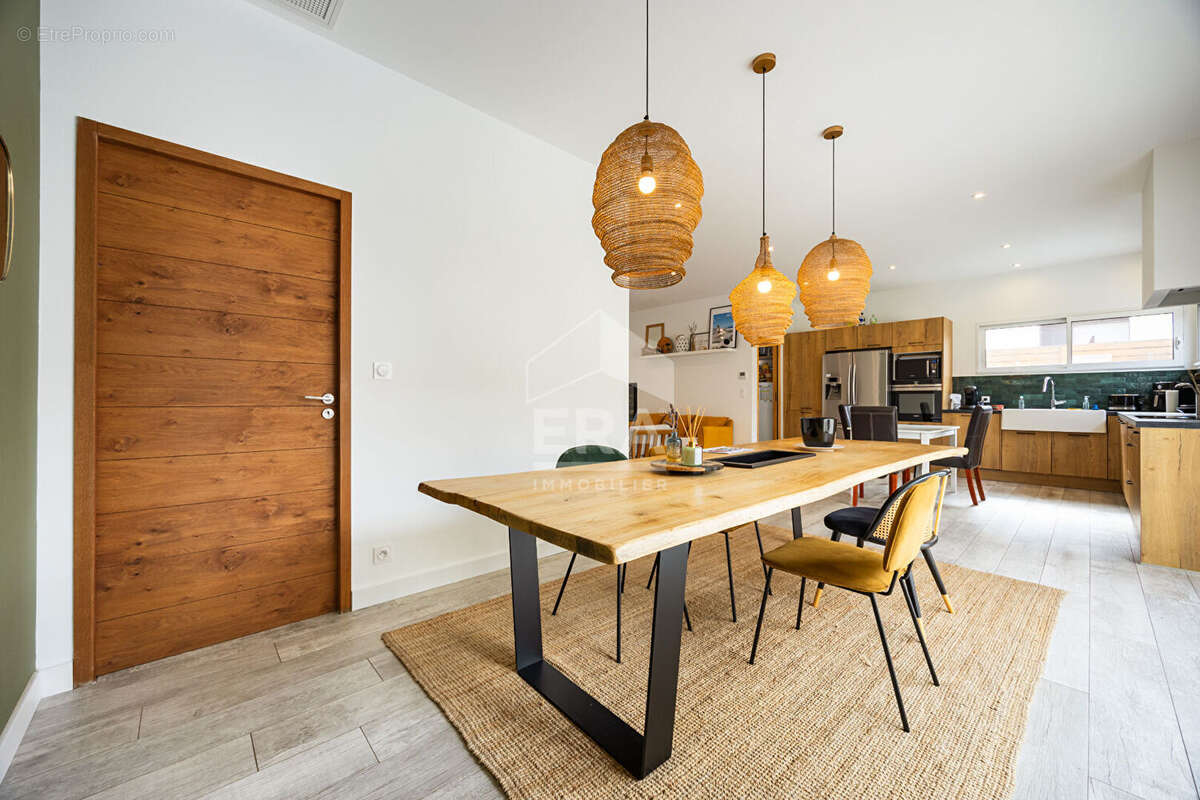 Maison à VILLELONGUE-DELS-MONTS