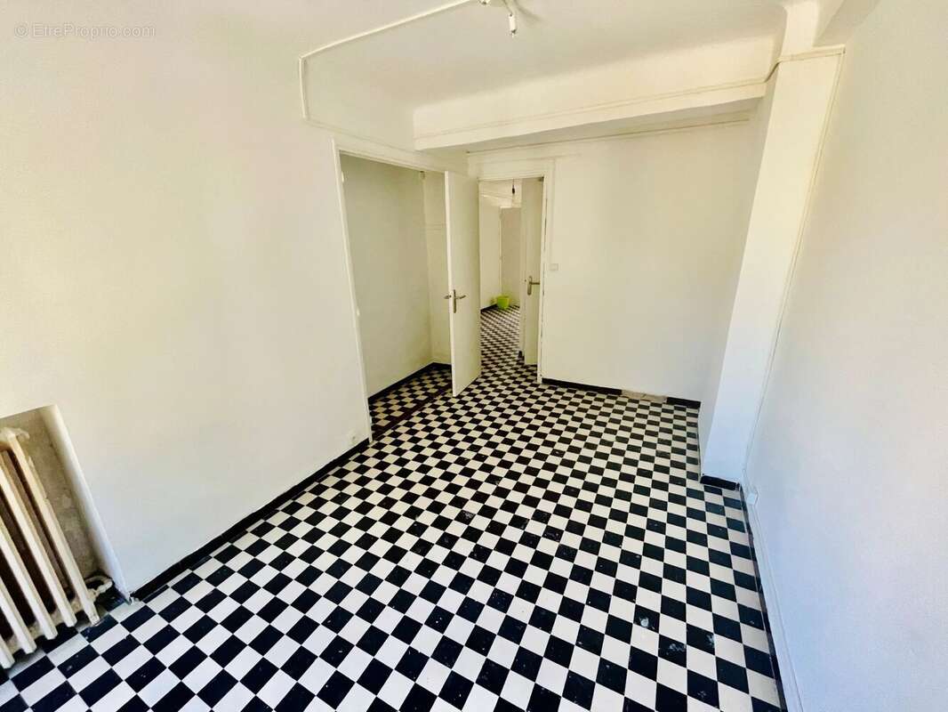 Appartement à MARSEILLE-5E