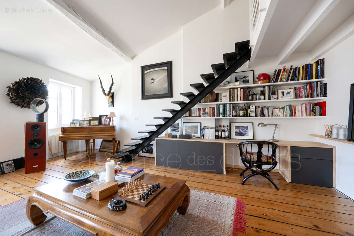 Bordeaux centre historique - magnifique appartement rénové avec belle vue - photo 3