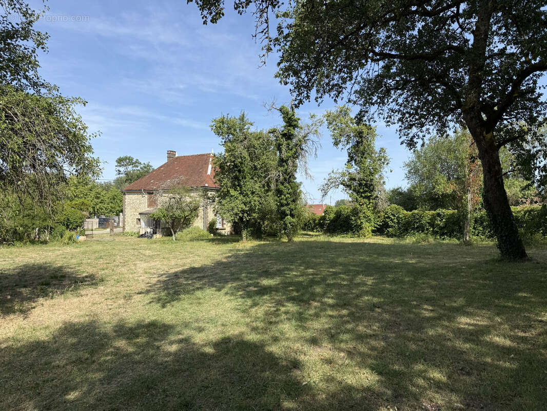 CHAMOY - Maison d'habitation 80m2 et dépendances sur un terrain de 4000m2 - photo 12